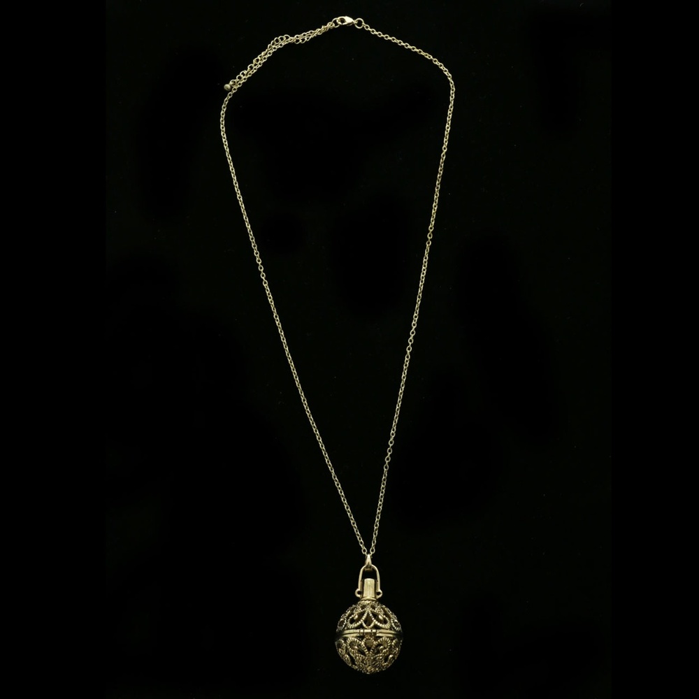 Luxury Pendant-Necklace Gold NWOT